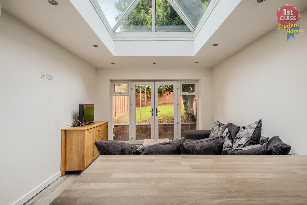 Kitchen/ Living Room