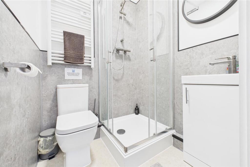 Flats 1 &amp; 2, 379 Bath Road, Arnos Vale, Bristol BS