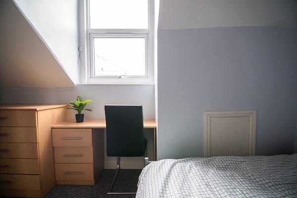 11_newington_rd_student_properties_atticfront2.jpg