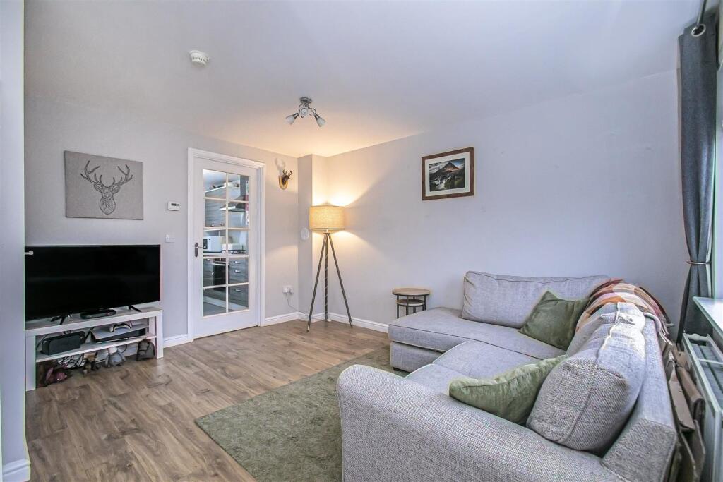 5 Aidan Gardens, Dunfermline, KY11 8ZE