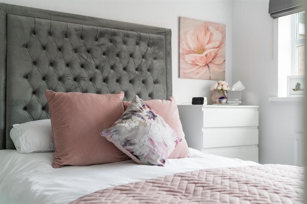 Bedroom 1-4.jpg