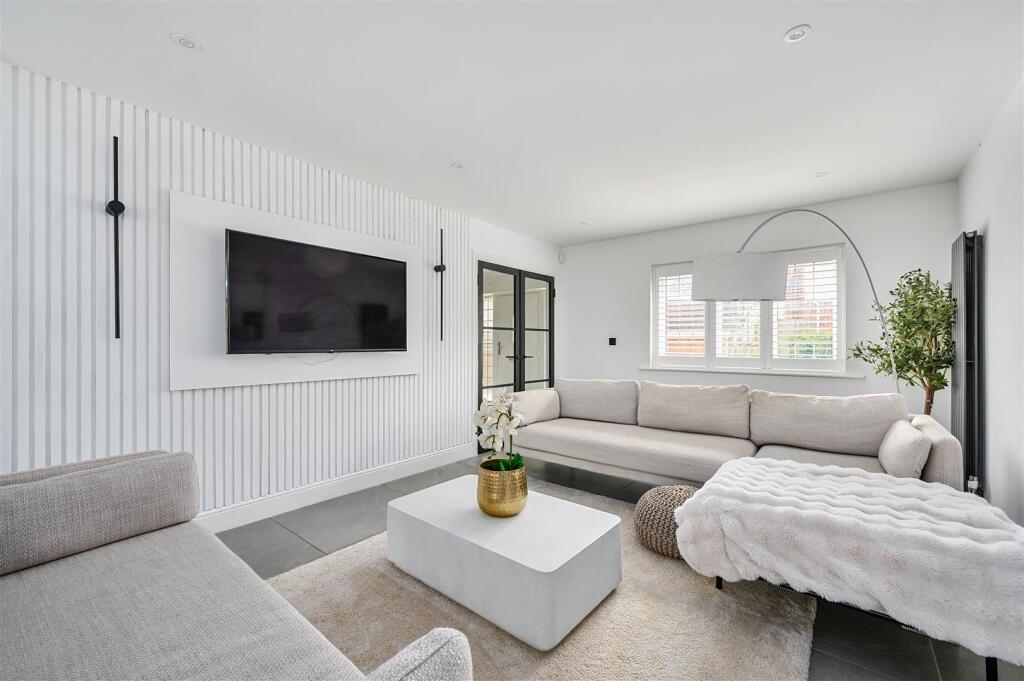 2 THE RUSSETTS - TN377FA (13).jpg