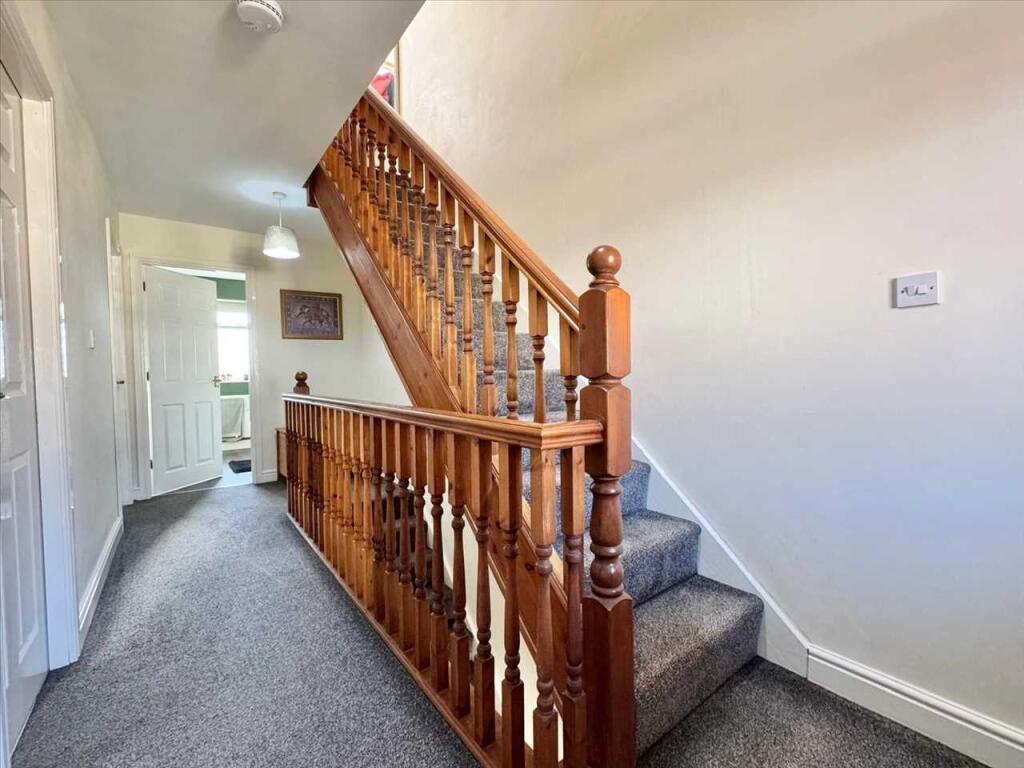 FIRST FLOOR LANDING