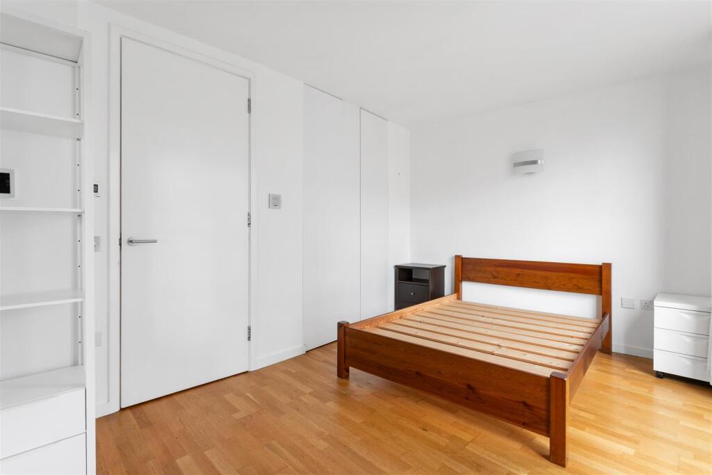 021020252_REL_Flat 1318 New Providence Wharf 1 Fai