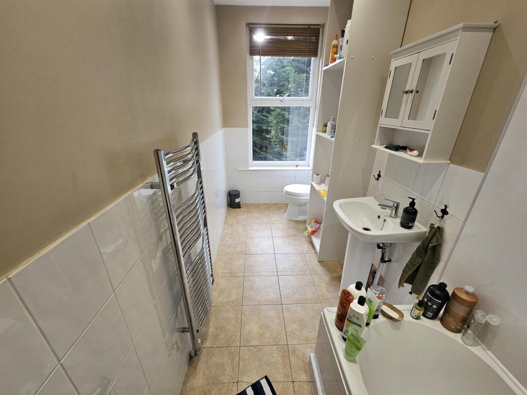 Bright, well-maintained bathroom with a modern ...