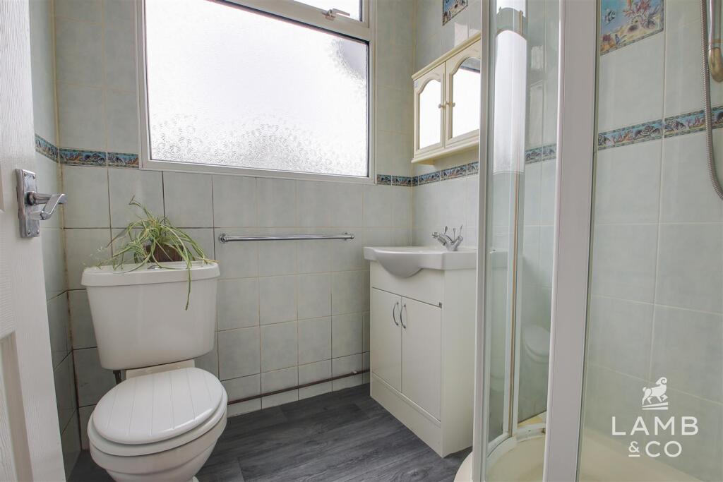 SHOWER ROOM