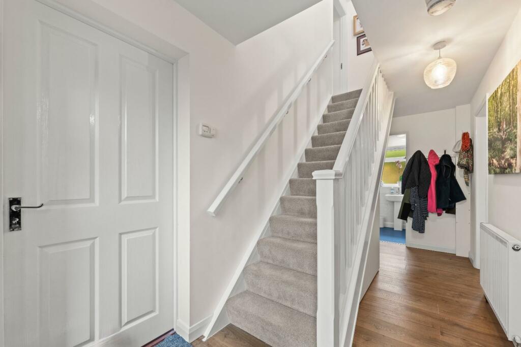 ENTRANCE HALL 02.jpg