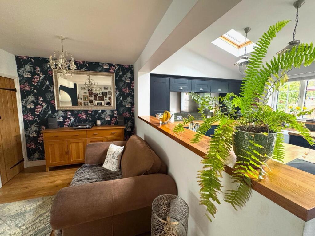 Sitting room/Dining room