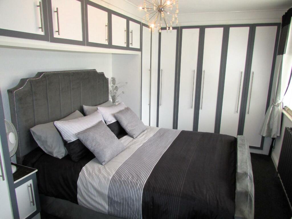 MedwayRd52bed1.JPG