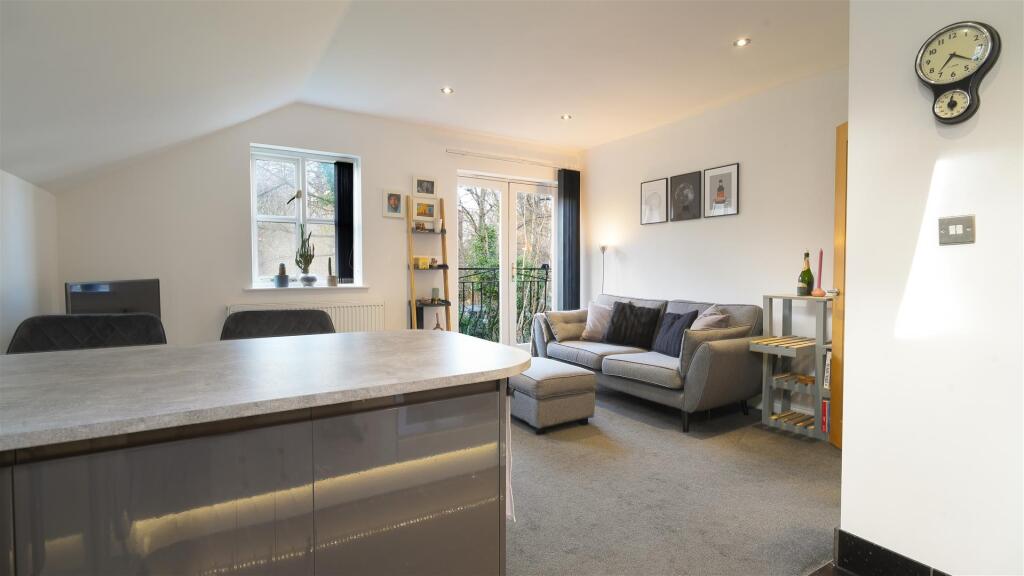 18GloucesterCres-09.jpg
