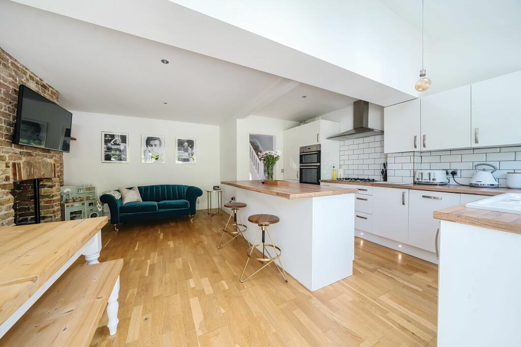 Kitchen/Dining