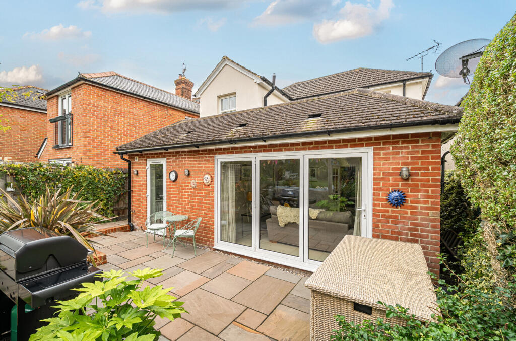 1369219-10-68efbf...