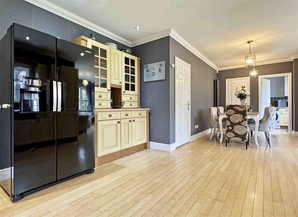 Kitchen : Family Area.jpg