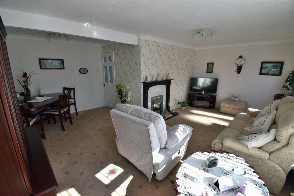 Lounge / Dining Room