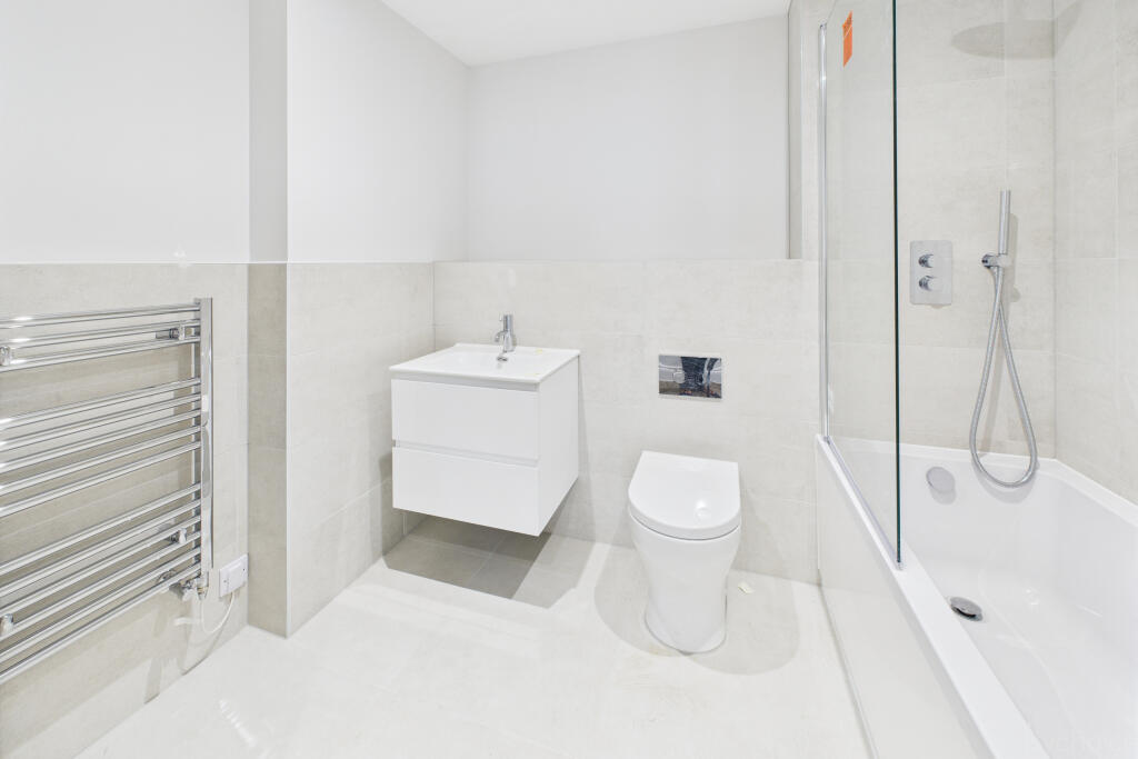 CAM05449G0-PR0004-STILL006