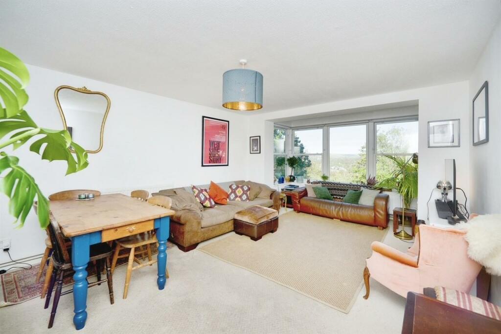 Living room 2.jpg