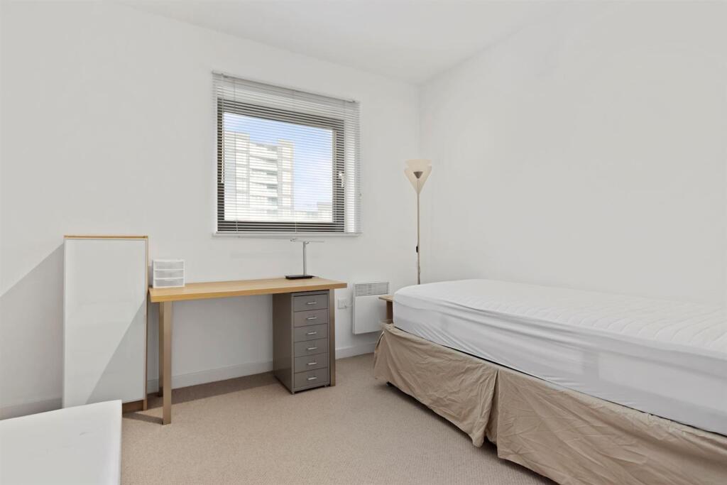 Double Room for Rent in E16.jpg