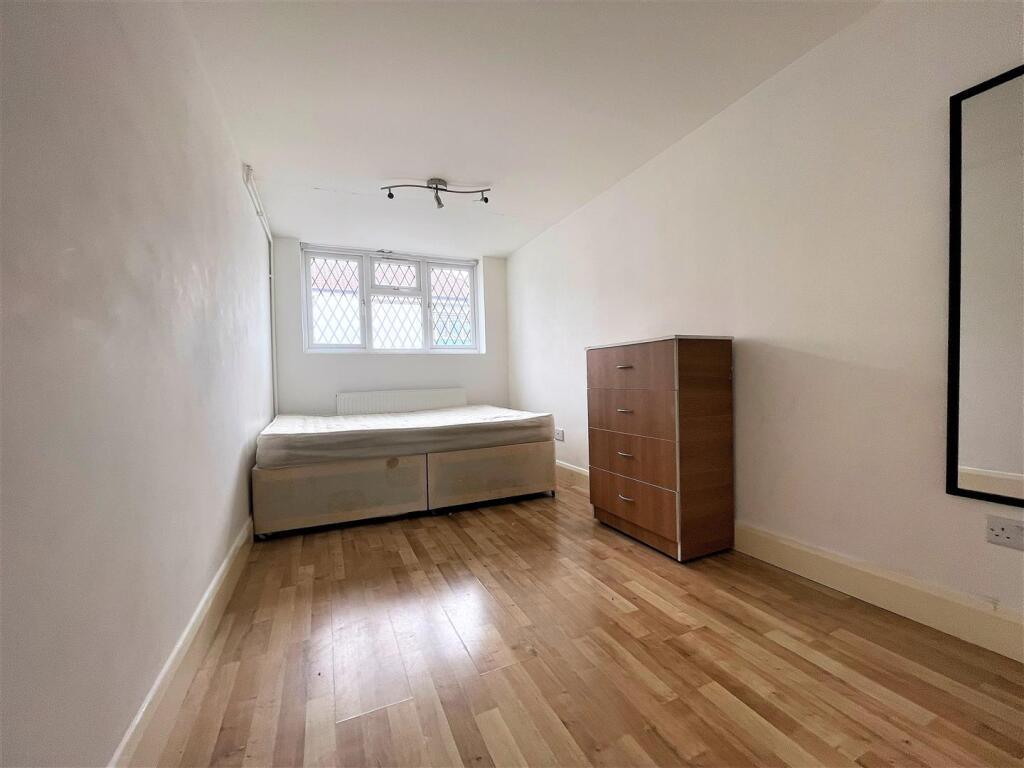 Bed 3.jpg
