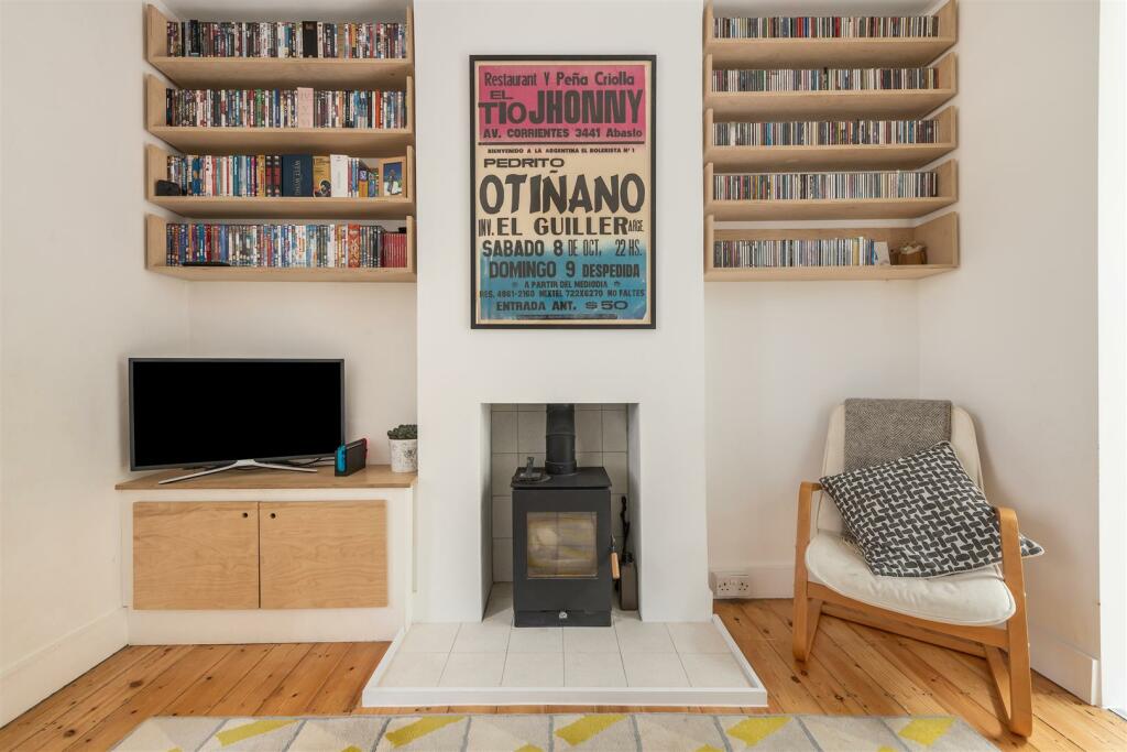 Woodbine Place, E11
