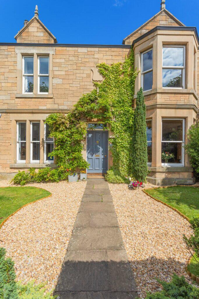 33 Duddingston Park, Edinburgh, EH15 1JU