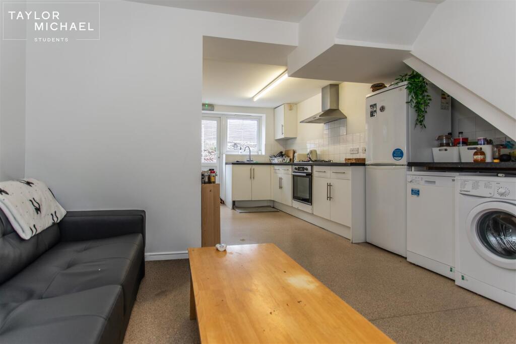 Kitchen Lounge