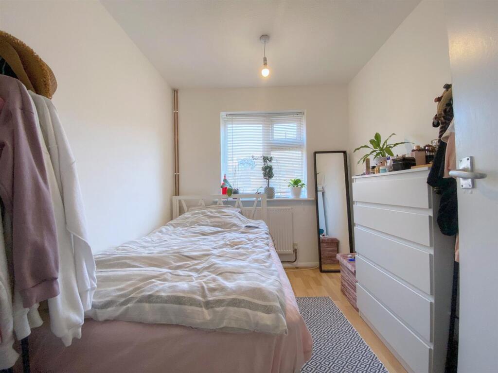 BEDROOM2.jpg