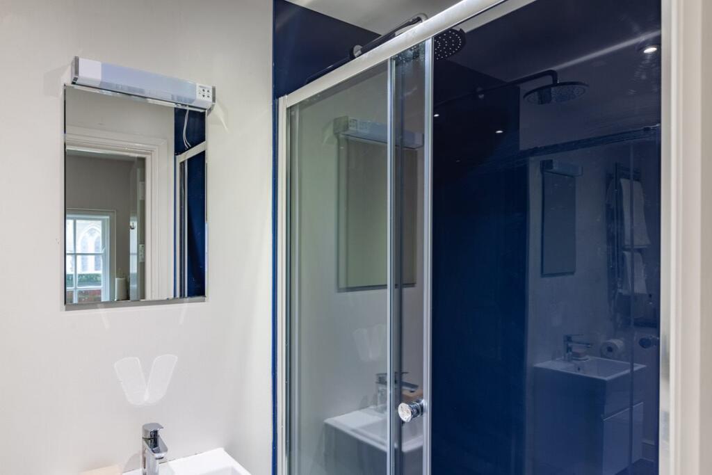 DDDC092D-E5FF-4569-B