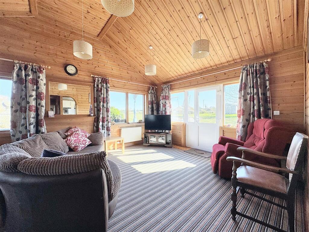Lounge/Diner (Chalet)