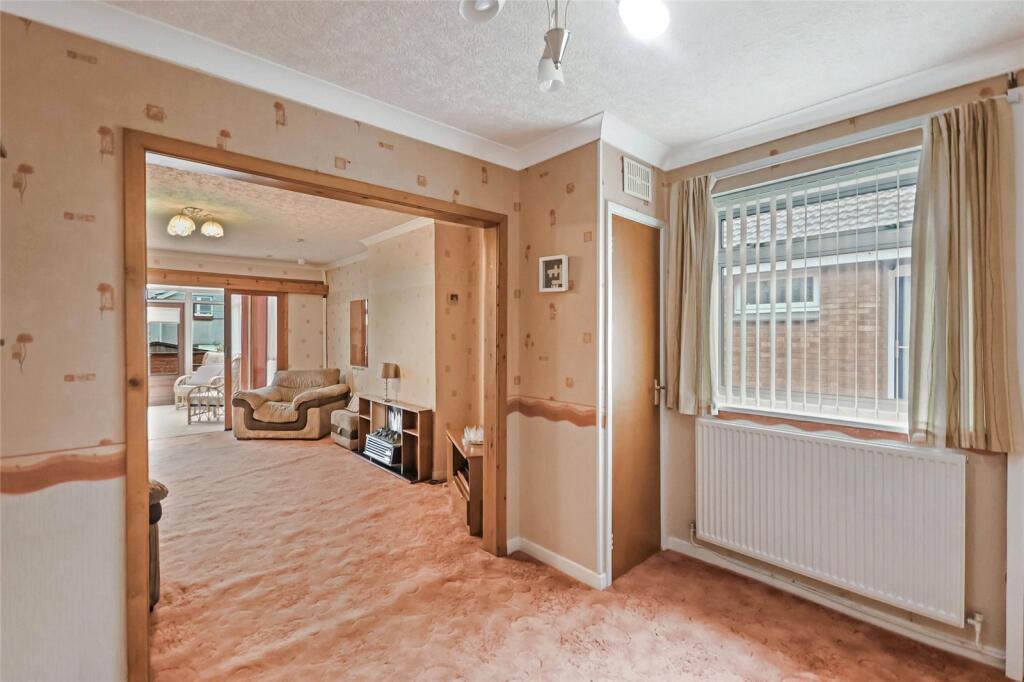 Dining Area/Bed 3