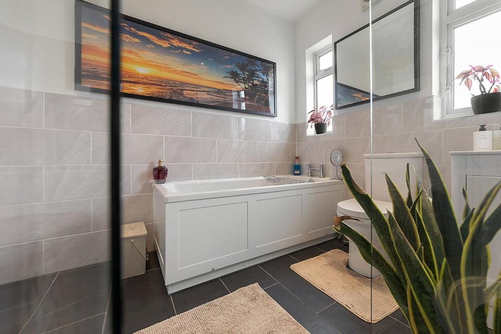 Bathroom (2).jpg