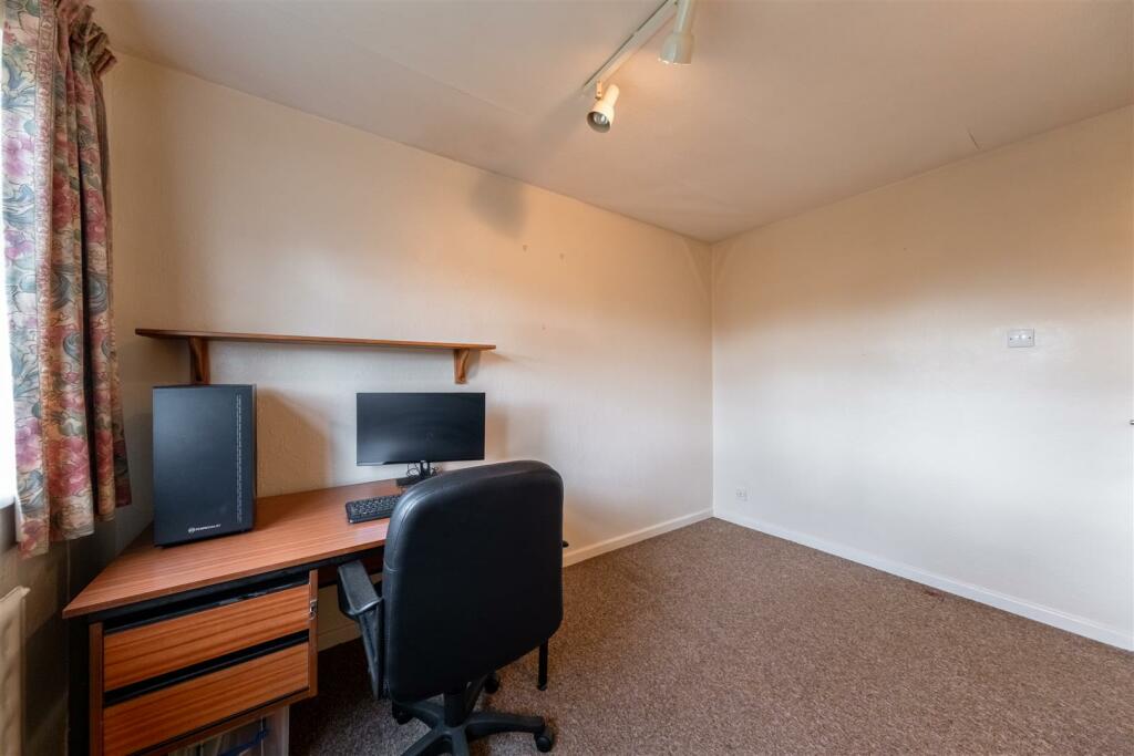 2 St Michaels Close-021.jpg