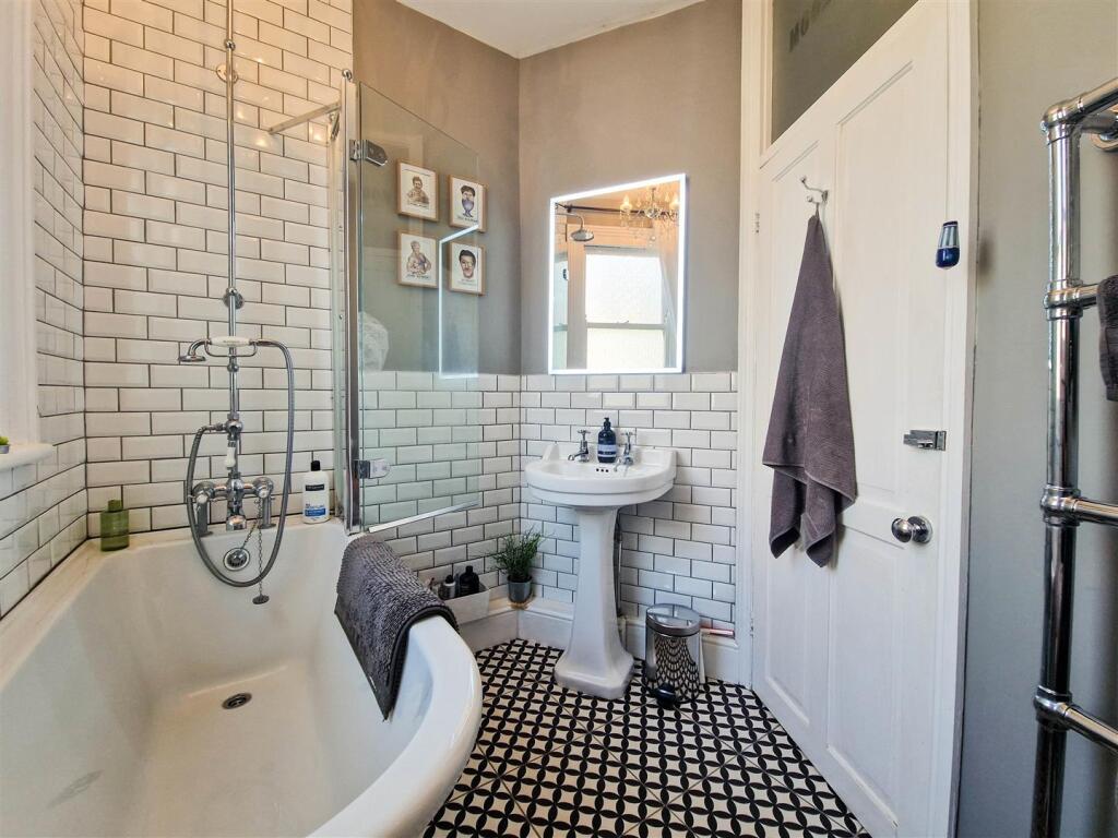 "Burlington" suite bathroom