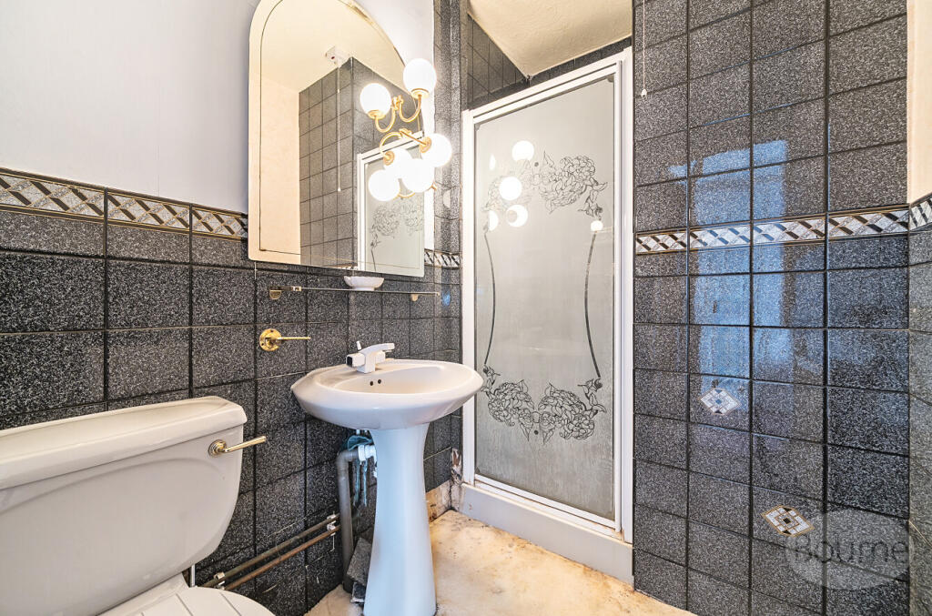 2b79f646-8e64-421...