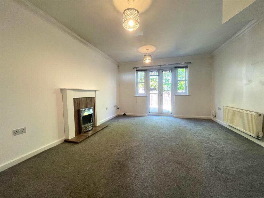 Lounge 2.jpg