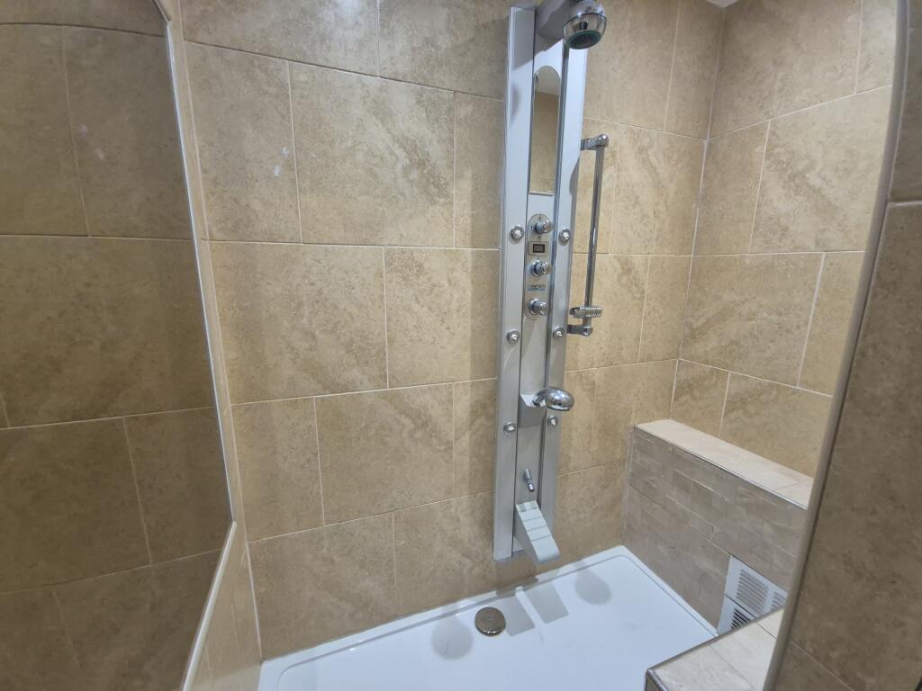 En-Suite Shower