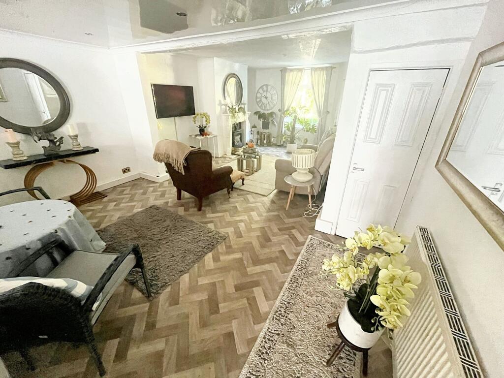 Lounge-Dining Room