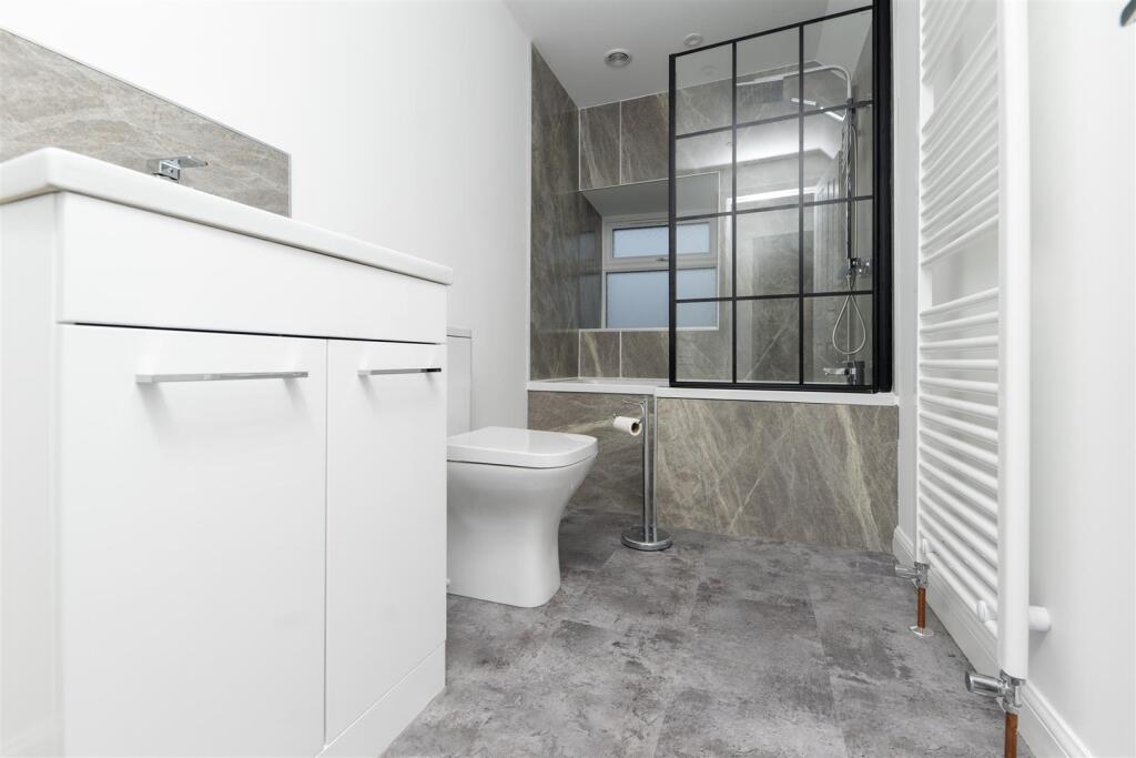 Family Bathroom.jpg