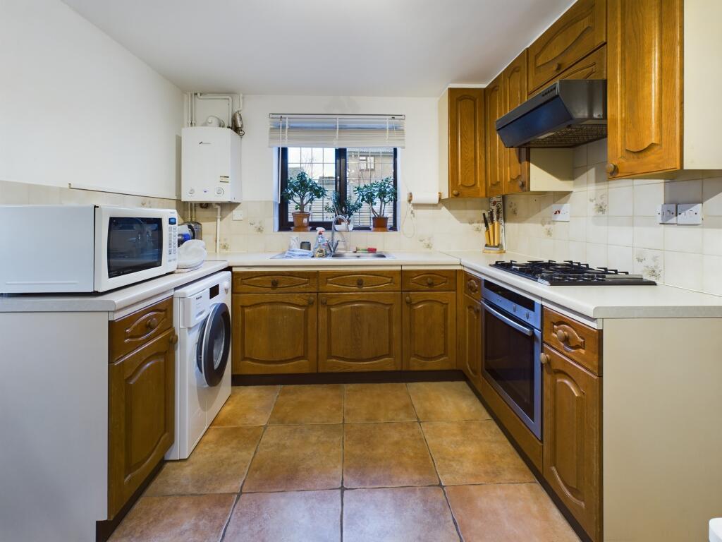 CAM02519G0-PR0203-STILL001