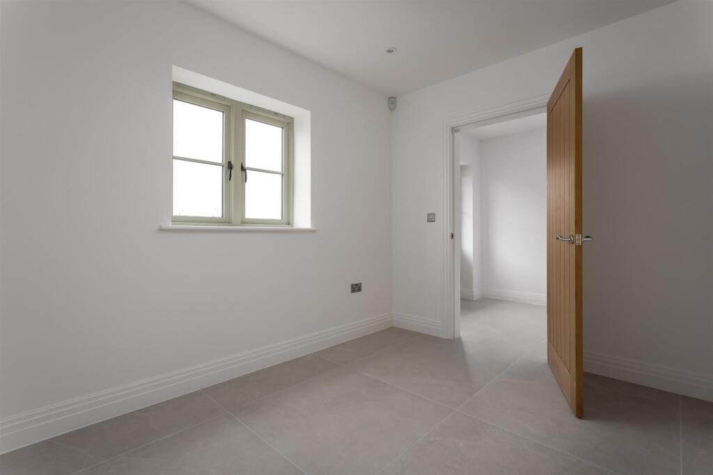 29 - Baddeley House - GL54 4NE - Web.jpg