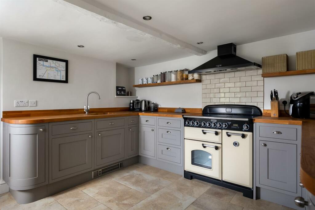 5 - 3 Itlay - GL7 7HZ - Web.jpg