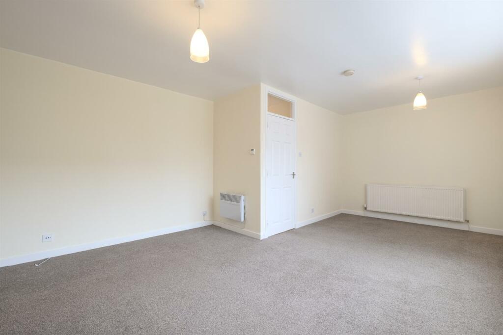 026-8 Lawhill Rd Law ML8 5JQ.jpg