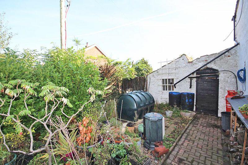 Garden to the left side 