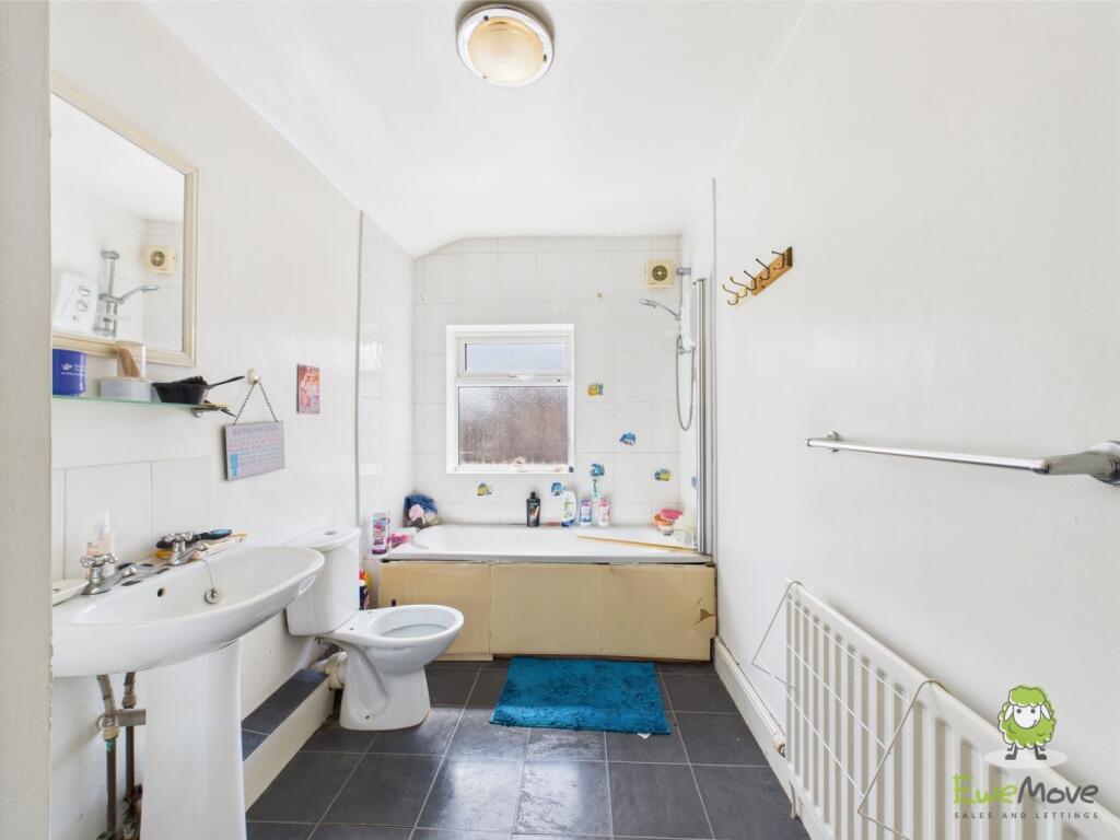 Bathroom - Charlotte Thomasson Ewemove Whitchurch 