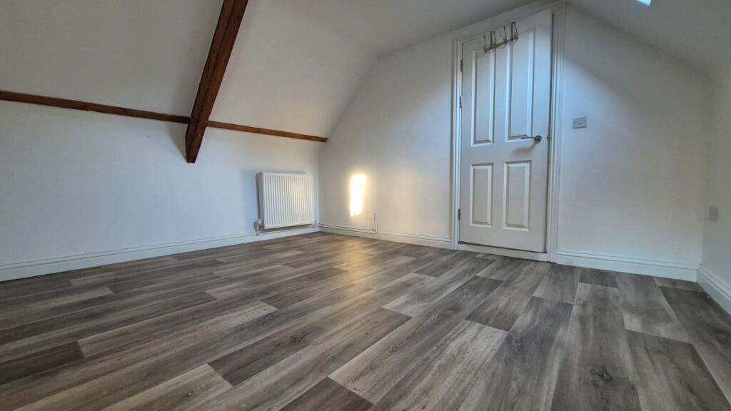 210bDS Bedroom 1 3.jpeg