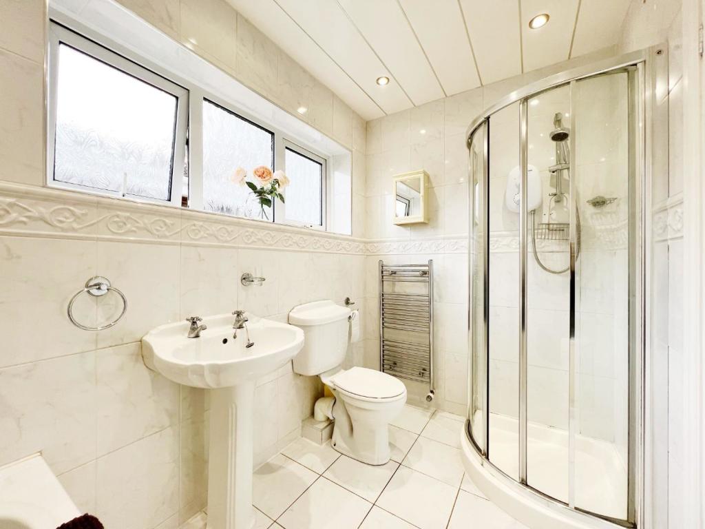 Bathroom pic 2.jpg