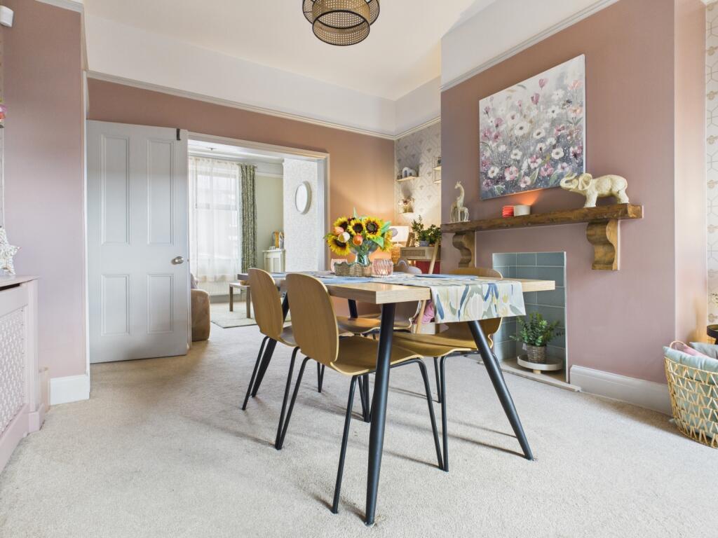 CAM03729G0-PR0161-STILL026