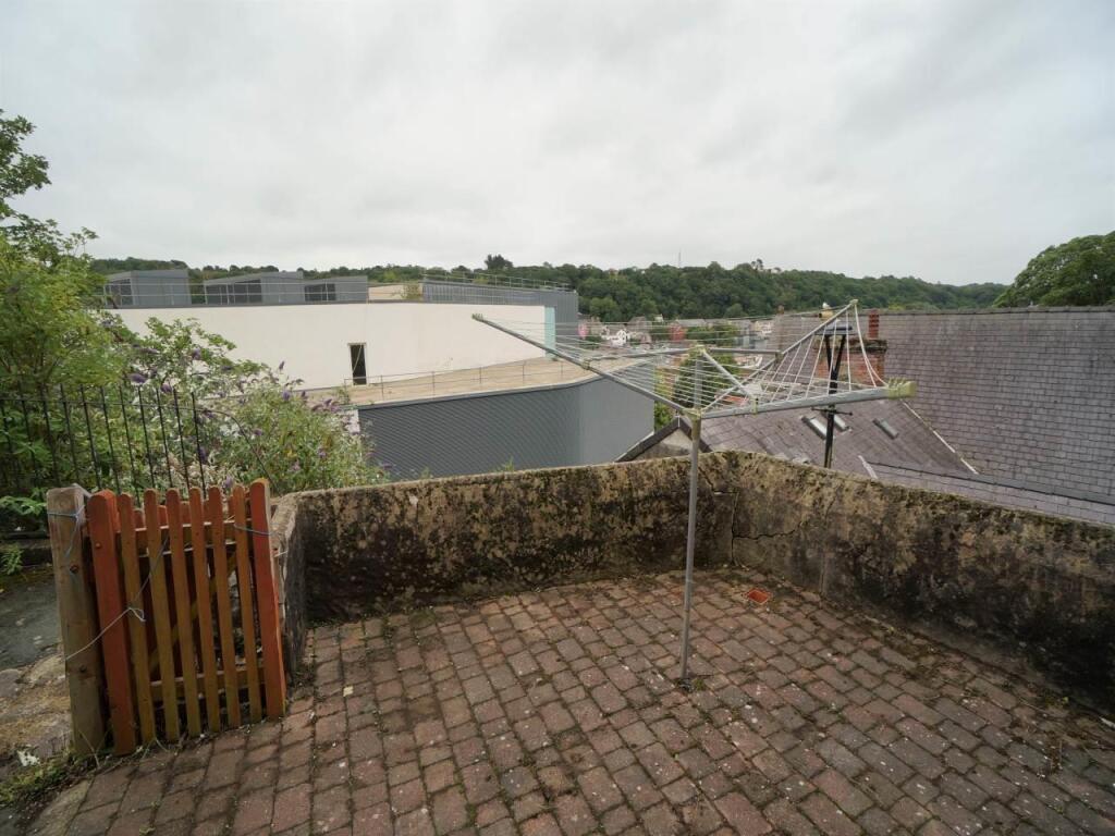 1Penllys_garden.JPG