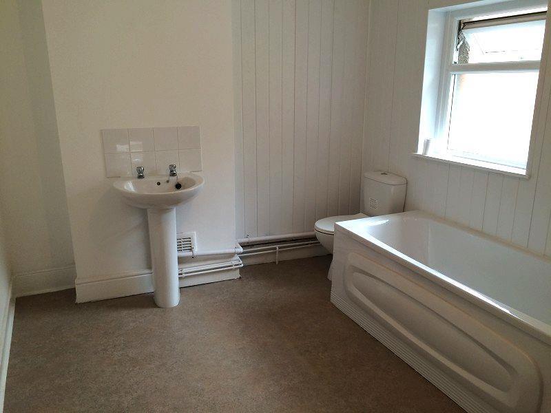 22a Park Cresent - bathroom.jpg