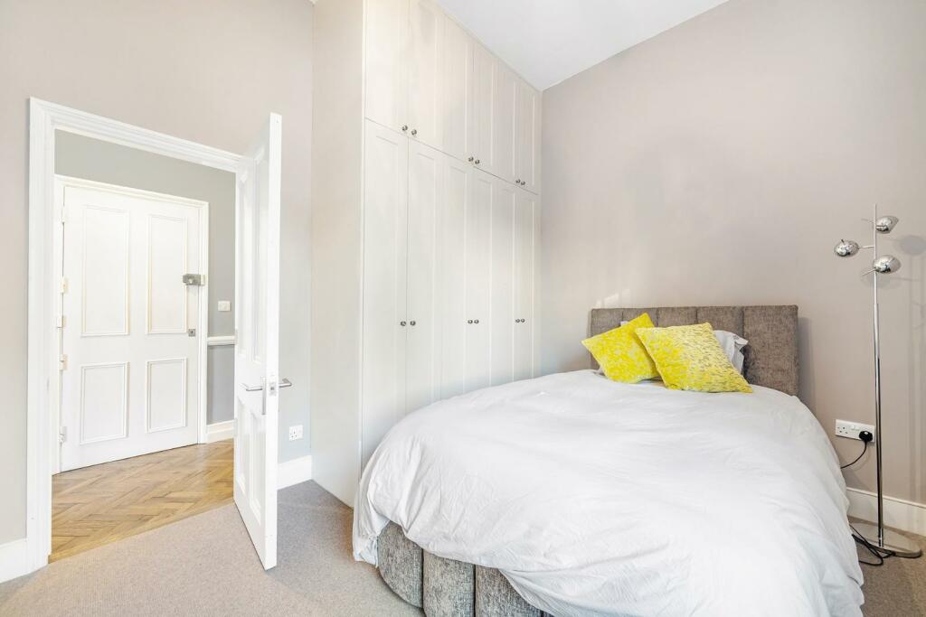 Bedroom (4).JPG
