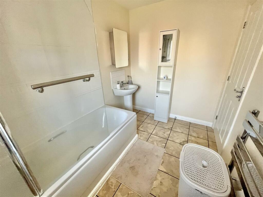 Bathroom Aspect 2.jpg